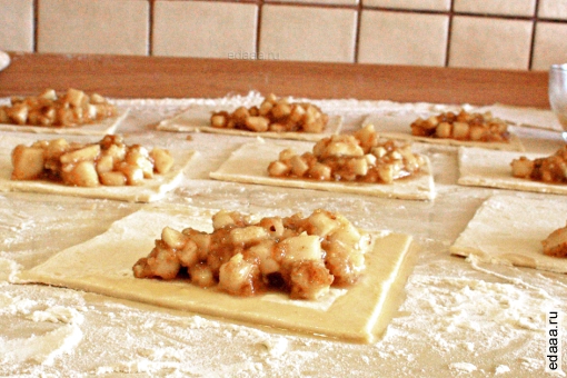 Слоеный пирог с яблоками