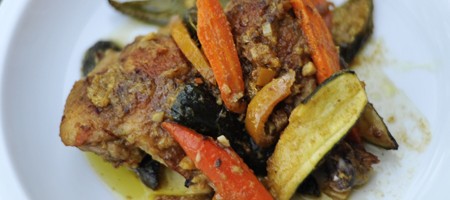 Аппетитные окорочка с хрустящей корочкой и сочными овощами