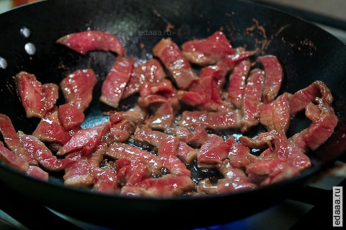 Китайская лапша с говядиной и брокколи