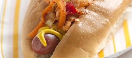 Аппетитный хот-дог с квашенной пекинской капустой