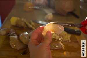 Жаренные креветки с лимонной травой и имбирем