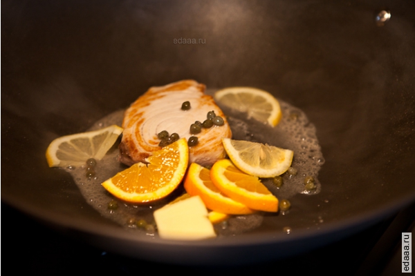 Рыба с цитрусовым соусом и каперсами