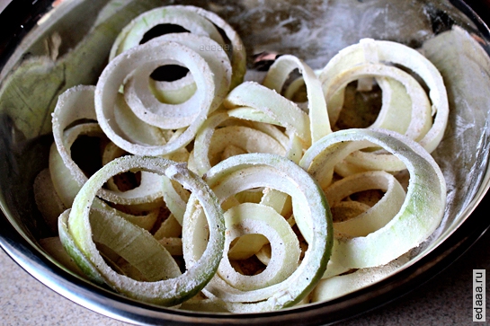 Жаренные луковые кольца