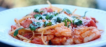 Лингвини с креветками и томатным соусом