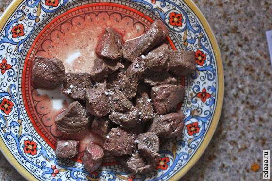 Говяжья вырезка с абрикосами и оливками