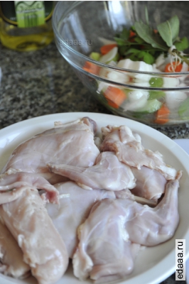 Тушеный кролик с оливками и лимоном