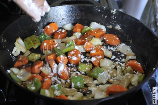 Тушеный кролик с оливками и лимоном