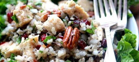 Салат с курицей и диким рисом
