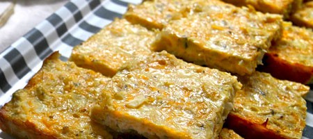 Ароматная запеканка с консервированными артишоками и сыром.