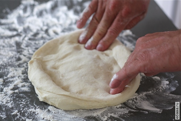 Пицца с персиками