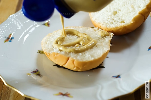 Сандвич с куриной грудкой и беконом