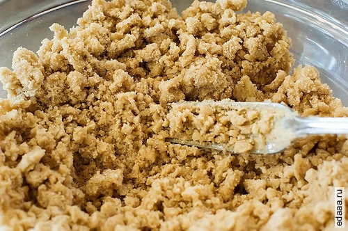 Персик Crisp с соусом Maple