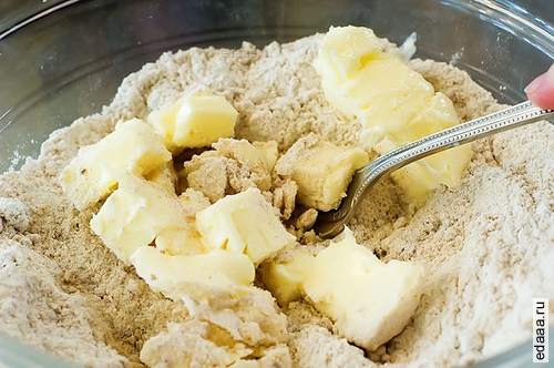 Персик Crisp с соусом Maple