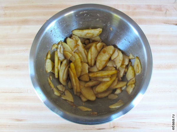 Бурекас с яблоком и корицей