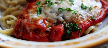 Куриные грудки в томатном соусе