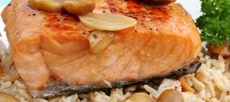Нежны лосовь под грибным соусом