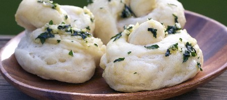 Аппетитные чесночные крендили