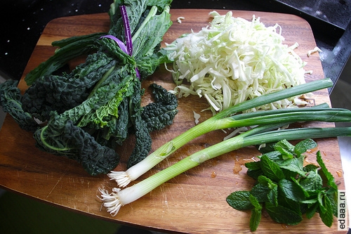 Салат с капустой кале