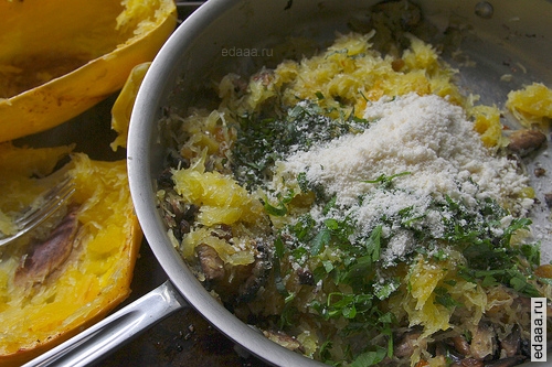 Запеченный кабачок-спагетти с грибами