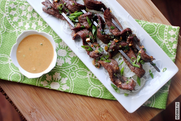 Говядина Satay с пряным арахисовым соусом