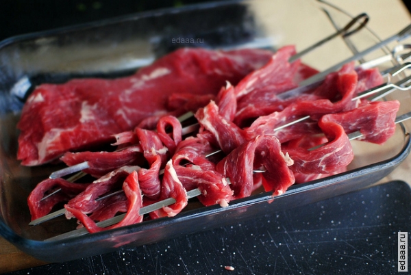 Говядина Satay с пряным арахисовым соусом