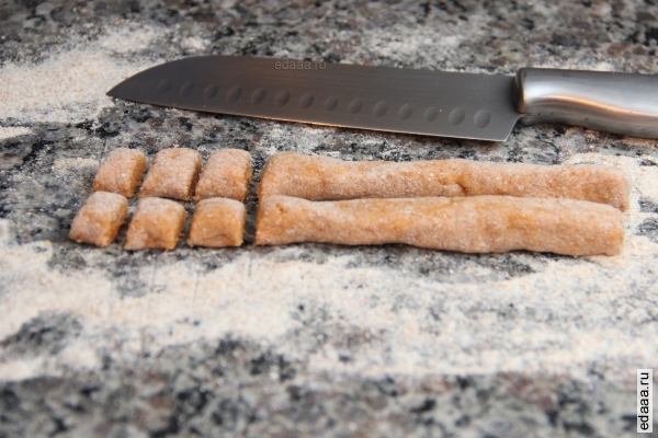Сладкие картофельные клецки с кедровыми орешками