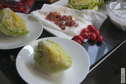 Овощной салат с соусом Горгонзола