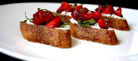 Клубничная брускетта