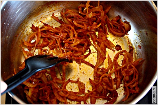 Курица с красным перцем и сметанным соусом