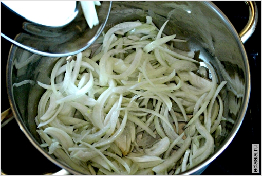Курица с красным перцем и сметанным соусом
