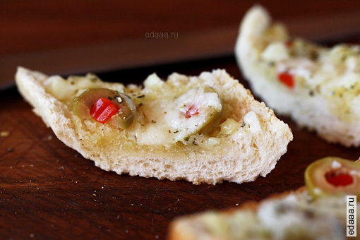 Сырный хлеб с оливками