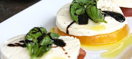 Салат Капризе с помидорами