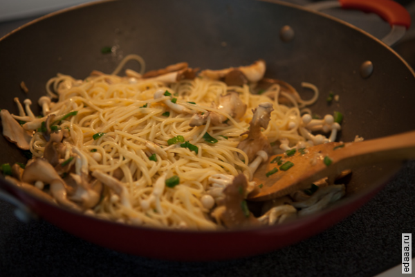 Чесночная лапша с маслом Мисо