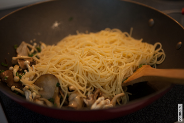 Чесночная лапша с маслом Мисо