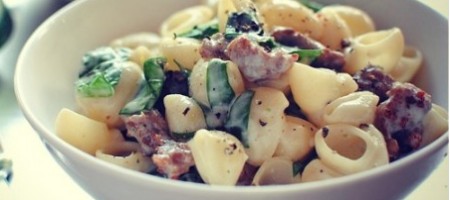 Сливочное Lumaconi с итальянской колбасой и шпинатом